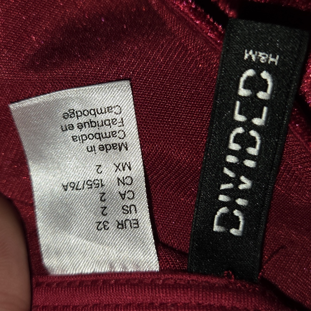♥️2 For $25♥️H&M Women's Velvet Dress in Deep Red - Picture 3 of 3